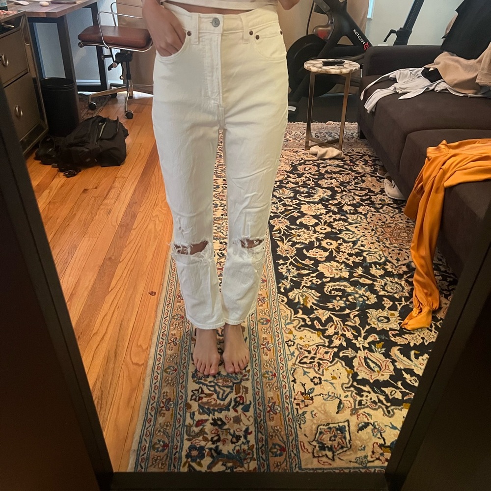 Ambercrombie White Distressed Jeans